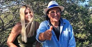Infatti il cantante conosce la donna, con la quale va a convivere nel 2001, e dalla quale ha altri due figli, jasmine e albano jr. Al Bano Il Matrimonio Con Loredana Lecciso Vi Dico Tutto Foto E Video Gossip