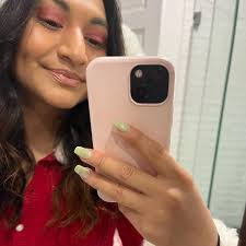 Reina Almendarez's Instagram, Twitter & Facebook