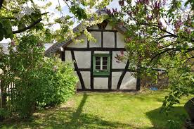 Hallo an alle, ich habe eine frage an euch, da meine fä grad im urlaub und deren vertretung erst um 16:00h wieder tel. Sich In Schale Werfen Fruhjahrsputz Im Huhnerstall Der Blog Von Eierschachteln De