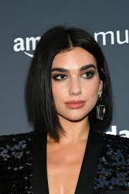 Dua Lipa Keeps It Real And Skips The Makeup On A Recent Beach Trip Hairstyle Short Hair Styles Dua