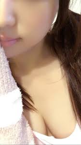 素人自撮りエロ画像】ぷっくり唇と巨乳の谷間をちょうど良い感じにフレームインさせた10代～20代女子の自撮り画像ｗｗ | エロ画像ミルナビ |  profdemontagstroy.ru