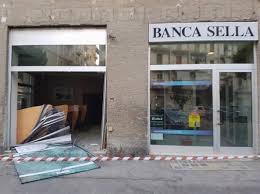 Tutte le informazioni a portata di mano con pochi click. Rapina Nella Notte A Foggia Presa Di Mira La Banca Sella Corrieredelmezzogiorno It
