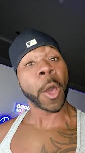 The way this cop dropped the shoulder