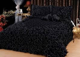 Etrafındaki biyesi ve yuvarlak köşeleri; Saten Yatak Ortusu Seti Gelincik Deluxe Cift Kisilik Fiyati