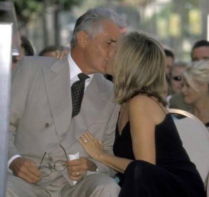 🌟 Barbra Streisand supported her husband, actor James Brolin, at his  Hollywood Walk of Fame star induction ceremony. The event marked their  first public appearance as newlyweds.🌟 They share one of Hollywood's