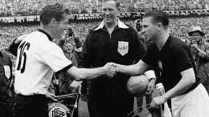 Gleich im ersten der vier durchgänge legte ungarn ein blitzsauberes 4:0 vor, von dem sich die. Die Wm 1954 Wm Geschichte Weltmeisterschaften Turniere Die Mannschaft Manner Nationalmannschaften Mannschaften Dfb Deutscher Fussball Bund E V