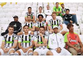 Il costo del servizio varia in base al piano tariffario sottoscritto con il proprio operatore telefonico e non prevede alcun costo aggiuntivo. Palace X Juventus Has Finally Officially Arrived Stockx News