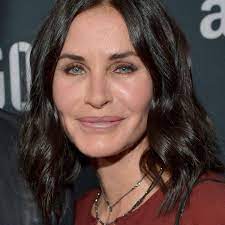 See the evolution of courteney cox's beauty looks. Ohne Filler Und Botox Schauspielerin Courteney Cox Sieht Wieder Naturlicher Aus Gala De