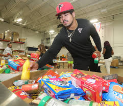Our atlanta braves, and all things baseball. Coventry Pitt Football Star With Nfl Falcons Helps At Akron Food Bank