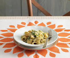 In questa sezione trovate numerose ricette vegetariane per cucinare in modo facile e veloce i vostri sbizzarritevi a creare antipasti, primi, secondi e gustosi dolci vegetariani utilizzando verdura, frutta. Primi Piatti Veloci 10 Facili Ricette Vegetariane Da Fare In Inverno La Cucina Italiana