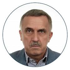 Profesor Edward Nowak urodził się w 1951 roku w Nowiźnie. Studia w Akademii  Ekonomicznej we Wrocławiu ukończył w roku 1975