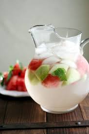 Melon Mint Sangria Sounds Like Heaven In My Mouth Recette Sangria Alimentation Idee Recette