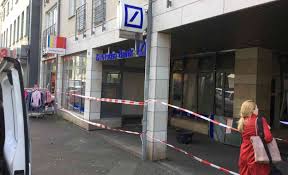 Deutsche bank geldautomat, in der longericher straße 441 in köln nippes, hat am freitag ganztägig geöffnet. Solingen Wald Dritte Automatensprengung In Den Letzten Drei Jahren