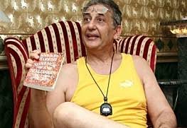 Házi őrizetbe került, onnan üzent a barátainak és az embereknek az orgazdasággal vádolt tasnádi péter. Izzosztar 1 Tasnadi Peter Nem Aze Aki Fut