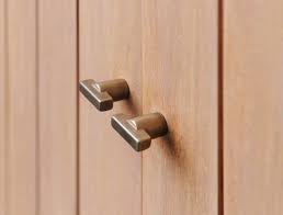 With over 300,000 choices of cabinet knobs, handles, and pulls to choose from, you will not be disappointed. Cabinet Hardware Southern Living Homes Home Projects Rocky Mountain Hardware