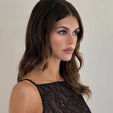 How to Recreate One of Dulce María's Most Iconic 'Roberta Pardo' Hairstyles 