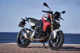 With this dynamic roadster the thrill of the day is f 900 r. Les Nouvelles Bmw F 900 R Et F 900 Xr Disponibles Chez Bmw Essai Bmw F900r Reussie Mais Pour Qui Moto Station