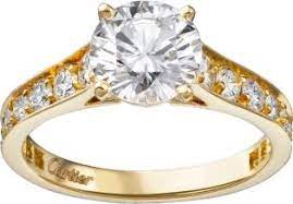 Une bague de fiançailles en platine pavée d'une multitude de diamants, inspirée par le mythique solitaire 1895 de la marque, faisant la part belle à la pierre. Solitaire 1895 Or Jaune Diamants Bagues De Fiancailles Cartier Bague De Fiancailles Or Rose Bague De Fiancailles Et Alliance
