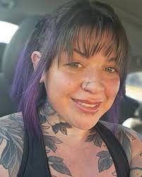 Nikki Olsen's Instagram, Twitter & Facebook