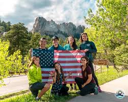 Halfway between yellowstone national park and mount rushmore. Yellowstone To Mount Rushmore National Park Road Trip Nomads With A Purpose