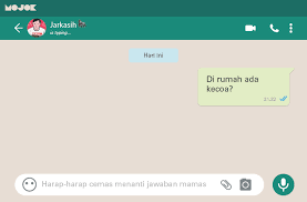 Cara paling aman adalah meniru model kencan orang barat (amerika serikat & eropa barat), yaitu dengan tell me about yourself, lalu nanti gantian kita yang cerita. Panduan Mengawali Pembicaraan Bagi Kalian Yang Pengin Ngechat Gebetan Duluan Mojok Co