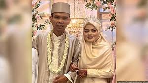 Mereka begitu takut dan antipati menyelenggarakan hajat di bulan suro, khususnya resepsi pernikahan. Pernikahan Ustadz Abdul Somad Dengan Gadis 19 Tahun Adalah Yang Ke 3 Ungkap Sang Mantan Istri Siapa Yang Ke 2 Sulutaktual Com