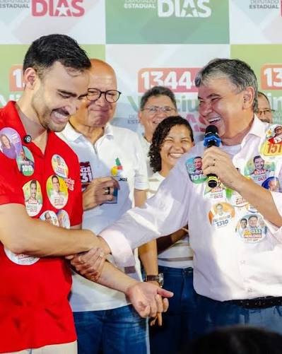 Ontem abrimos o comitê do candidato a deputado estadual @viniciusdiaspi, meu filho. Como pai, me sinto orgulhoso e muito feliz por ter abraçado seu desejo de ajudar mais as pessoas. Como piauiense,