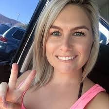 Amanda Plouff's Instagram, Twitter & Facebook