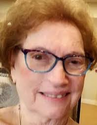 Elizabeth Null's Instagram, Twitter & Facebook