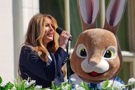 Melania Trump branded 'deranged' after answering 'evil' president's  question | Irish Star