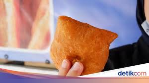 Yuk, ketahui 7 manfaat cuddle atau pelukan dengan pasangan. Ini Odading Mang Sholeh Yang Viral Berkat Review Pria Ngegas