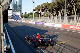 A partir de la vuelta 10 éste se ha calmado, y checo ha podido empezar a. Red Bull Temio El Abandono De Perez En Las Ultimas Vueltas