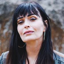 Kimberley Freeman's Instagram, Twitter & Facebook