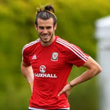 Bale stairtit his profeesional career at southampton, playin at left back an earnin acclaim as a free kick specialist. Wales Warns England Off Young Talent Sport