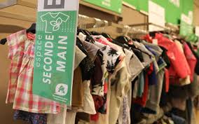 Chaque commerçant ou client est invité à suivre un certain nombre de mesures de protection sanitaire, garantes de notre santé individuelle et collective. Vetements Les Enseignes Traditionnelles Se Lancent Dans La Mode D Occasion Le Parisien