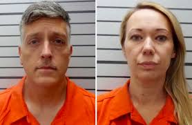 PAREJA MACABRA EN #COLORADO!!! PAREJA QUE SE DEDICABA A CREMAR CADAVERES SE  ENFRENTARAN A MAS DE 200 CARGOS AL ENCONTRAR SOBRE 189 CADAVERES DENTRO DE  UN CUARTO INFESTADOS CON INSECTOS.  https://www.instagram.com/lasvocesdelsuroficial?igsh ...