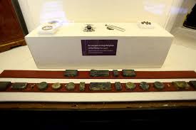 New royal fashion exhibit honours Nguyen Dynasty | Báo Công an ...