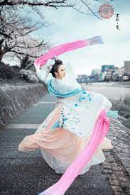 京都 岸 飞光飞光劝你一杯酒我不识青天高黄地厚唯见月寒日暖来煎人寿食熊则肥食蛙则瘦 出镜 姚璇 西子场地 日本京都 鸭川微相册大图 http t cn rqqkph2 costumes for women chinese ornament chinese women