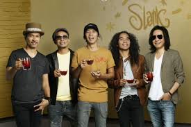 (slanky) a man with sexually attractive, and usually muscular shoulders, back, and ass. Dulu Garang Bela Kpk Kini Mingkem Tagar Slank Penipu Jadi Trending Di Hari Lebaran Fin Co Id