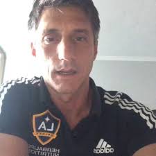 𝐋𝐮𝐢𝐬 𝐑𝐨𝐬𝐞𝐥𝐥𝐢 𝐲 𝐬𝐮𝐬 𝐯𝐢𝐯𝐞𝐧𝐜𝐢𝐚𝐬 𝐞𝐧 𝟔𝟎 𝐲 𝟏𝟏𝟖:  “𝙀𝙡 𝘽𝙤𝙨𝙦𝙪𝙚 𝙨𝙞𝙚𝙢𝙥𝙧𝙚 𝙛𝙪𝙚 𝙥𝙖𝙧𝙩𝙚 𝙙𝙚 𝙢𝙞 𝙫𝙞𝙙𝙖”  Luis “Toscano” Roselli es una de las glorias del Lobo. Debutó en...