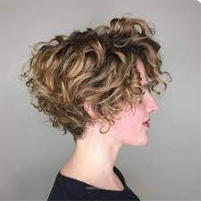 A Fresh Curly Stacked Bob New Hairstyles Curly Hair Trends Curly Hair Styles Naturally Thin Curly Hair