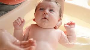 Blooming baby™ blooming bath lotus in light pink/white/grey. Newborn Baby Bathing Video Newborn Baby