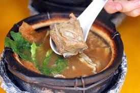 Bak kut teh is literally translated as pork bone tea, a famous, traditional and popular dish in singapore. Pin On Foodilicious Singapore
