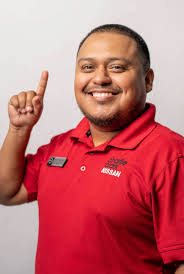 Conozca al personal de Charlie Clark Harlingen I El personal de su  concesionario Nissan local