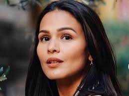 IZA CALZADO FAMILY AND HER IN-LAWS Iza Calzado Wintle, her husband Ben  Wintle, their daughter Deia Amihan, and Ben's parents. The actress shared  the photo while missing these moments with her family