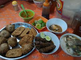 Lauk pauk pendamping sayur sop. Soto Beserta Aneka Makanan Pendamping Gambar Soto Ayam Bokoran Semarang Tripadvisor