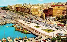 Porto canale (terminal container) 3 km. La Cagliari Che Non C E Piu Una Bella Foto A Colori Di Via Roma Nel 1975 Cagliari Vistanet