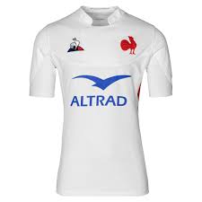 Depuis juillet 2018, le coq sportif, la marque française, redevient l'équipementier officiel de la ffr, après avoir déjà habiller les bleus dans les années 70 et 80. Maillot Rugby Homme Away Xv De France 2019 2020 Le Coq Sportif