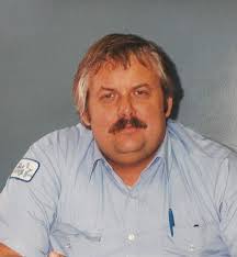 Leslie "Les" John Helms (Papa)