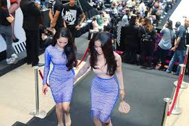 (foto) seksinya izara aishah di anugerah meletop, mujur. Mirax On Twitter There Was A Time When Malay Grandmas Were Rocking Tight Kebayas